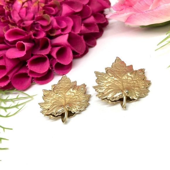 VINTAGE⚜️NAPIER Golden Leaf Heart Clip Earrings - Picture 3 of 8